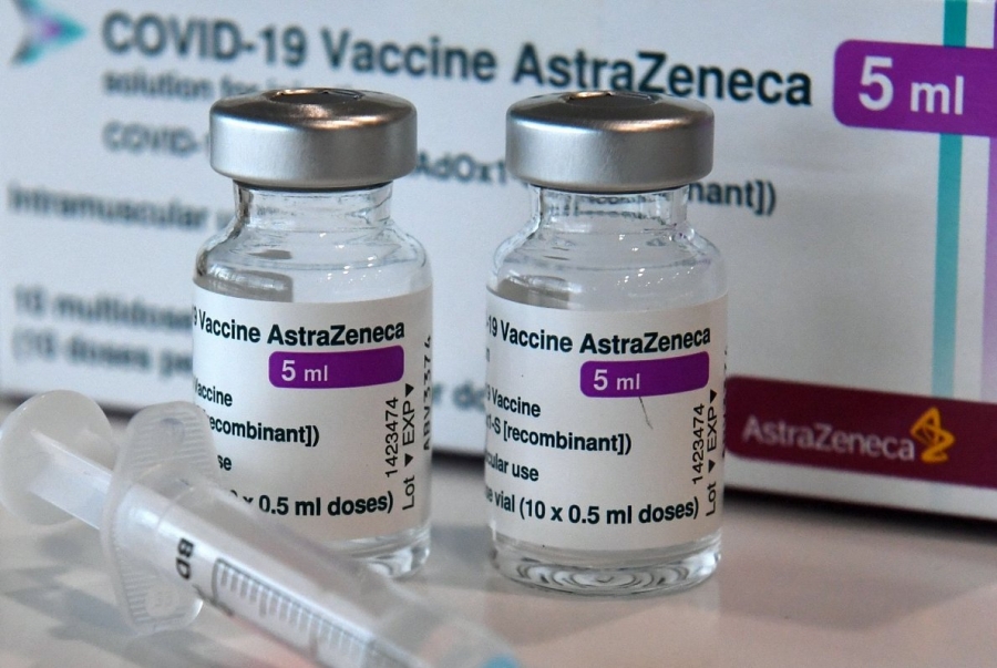 FT: Αποτελεσματικό το εμβόλιο της AstraZeneca και ως επαναληπτικό