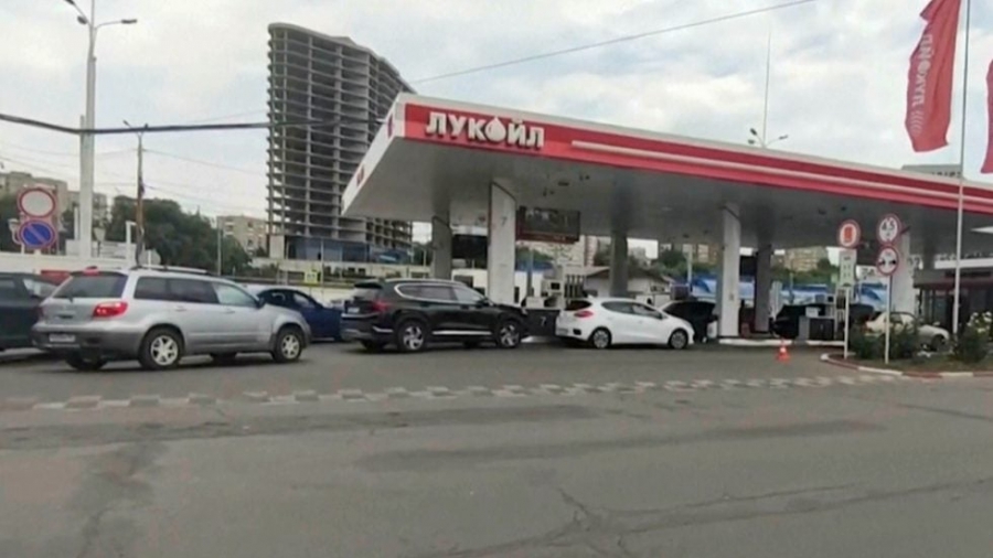Η Ρωσία στρέφεται στην Ινδία για βενζίνη: Οι επιθέσεις στα διυλιστήρια φέρνουν μαζικές εισαγωγές και πίεση στη Μόσχα