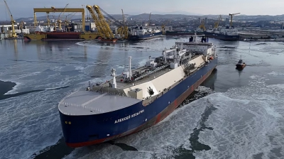 Το πρώτο ρωσικής κατασκευής παγοθραυστικό τάνκερ προσεγγίζει το Arctic LNG 2 (Bloomberg)