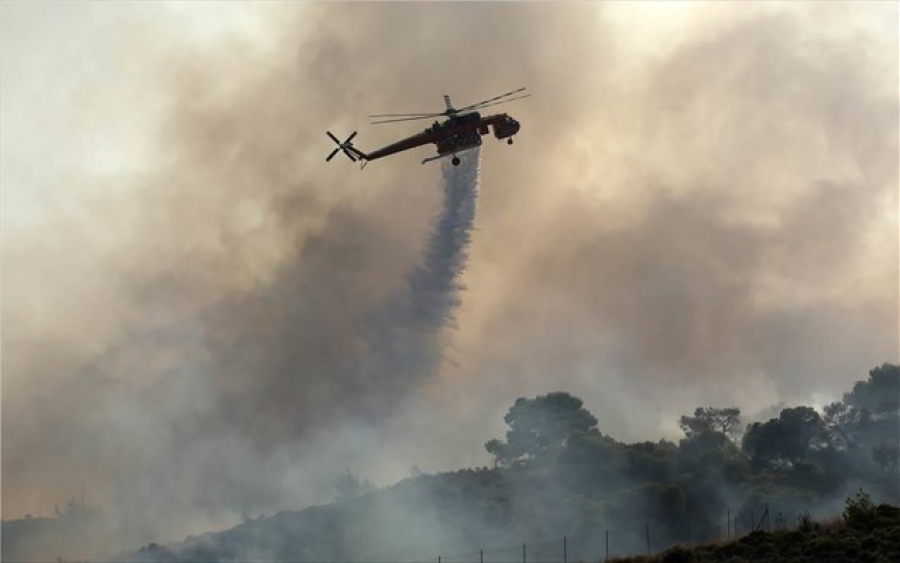 Αναζωπυρώθηκε η πυρκαγιά στα Χανιά