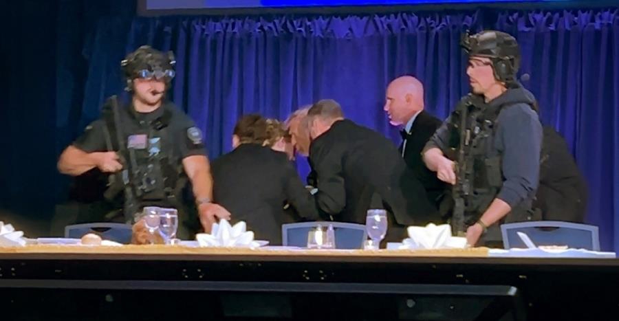 Λευκός Οίκος - Η στιγμή που η φρουρά απομακρύνει Trump και Vance μετά τους πυροβολισμούς