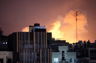 Στις φλόγες πετρελαϊκές εγκαταστάσεις στην Τεχεράνη - Συνεχίζεται το σφοδρό σφυροκόπημα στο Ιράν - Σειρήνες στο Ισραήλ, «πλήγμα ακριβείας» στη Βηρυτό