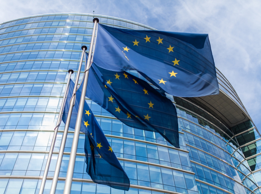 Reuters: Η ΕΕ παροτρύνει τις εταιρείες να αγοράσουν από κοινού φυσικό αέριο