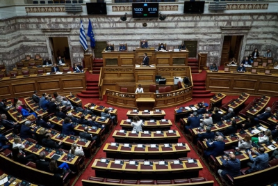Ψηφίστηκε ο Μηχανισμός ανάκτησης υπερεσόδων από τους προμηθευτές - Υπερ η ΝΔ, παρών το ΠΑΣΟΚ, κατά ο ΣΥΡΙΖΑ