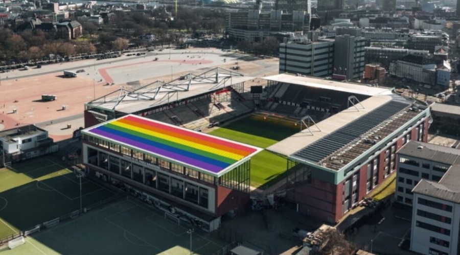 Ποδοσφαιρική ομάδα εγκαθιστά στο γήπεδό της φωτοβολταϊκό σύστημα με χρώματα ουράνιου τόξου