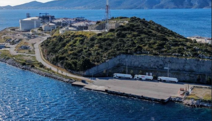 ΥΠΕΝ: Ανοίγει ο δρόμος για την επέκταση της προβλήτας LNG του ΔΕΣΦΑ στο Πέραμα Μεγαρίδος