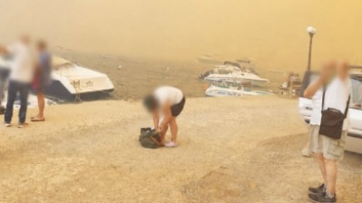 Βοιωτία: Δραματική εκκένωση δια θαλάσσης στον Άγιο Βασίλειο - Μάχη με τις φλόγες και τους θυελλώδεις ανέμους
