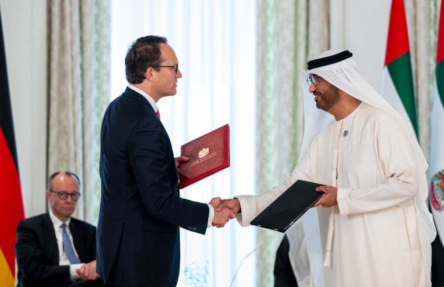 Η RWE διερευνά την αγορά LNG με την ADNOC - Συνεργασία με Masdar για επένδυση σε αποθήκευση μπαταριών 2 GW στη Γερμανία