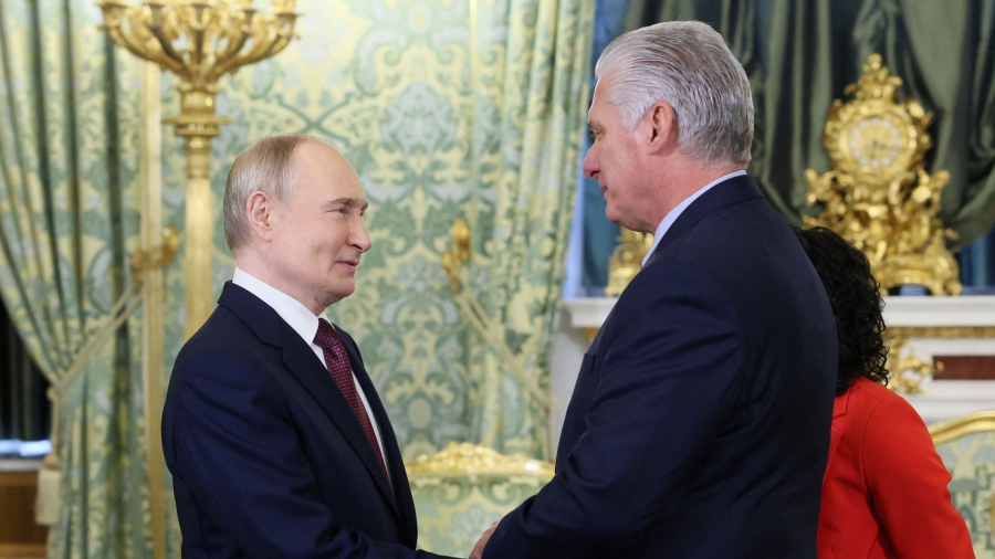 Η Ρωσία θα συνεχίσει να προμηθεύει με πετρέλαιο την Κούβα παρά τον αποκλεισμό των ΗΠΑ