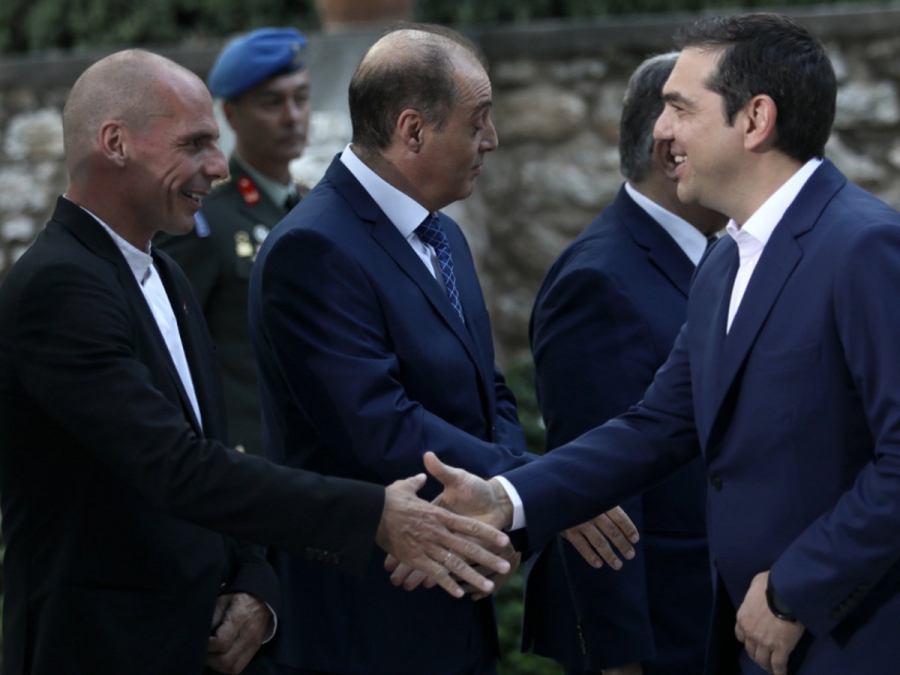 O Βαρουφάκης πλαγιοκοπεί τον Τσίπρα