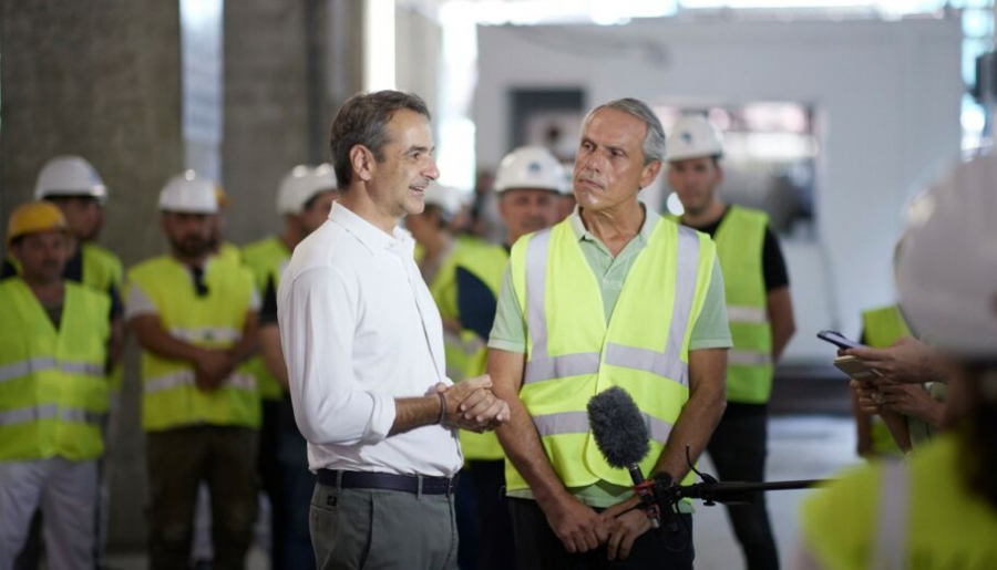 Επιθεώρηση Μητσοτάκη σε Μινιόν και Ομόνοια - Βίντεο