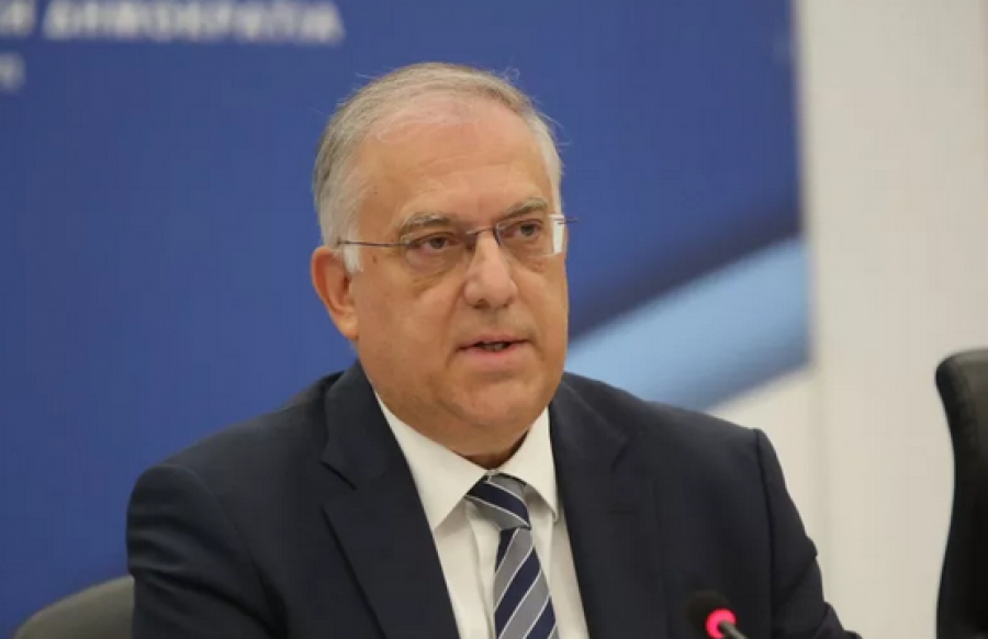 Ανάρτηση Θεοδωρικάκου φωτογραφίζει γάλλιο και χαρτοβιομηχανία