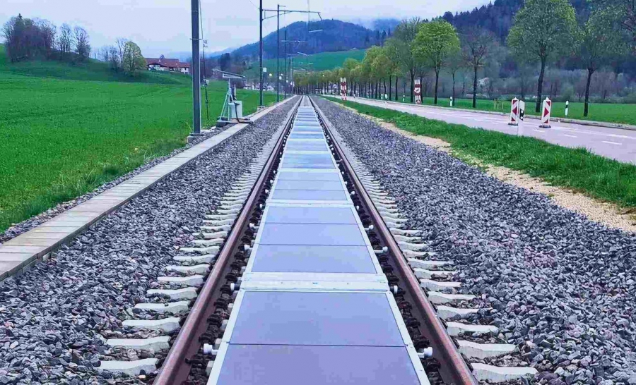 Δοκιμάζεται η χρήση ηλιακών πάνελ ανάμεσα στις γραμμές των σιδηροδρόμων (elcabildo.org)