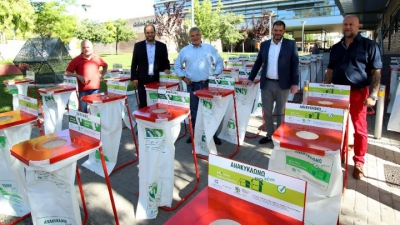Περιφέρεια Αττικής: Παράδοση κάδων ειδικής ανακύκλωσης στους Δήμους Κορυδαλλού, Αγ. Βαρβάρας και Χαϊδαρίου