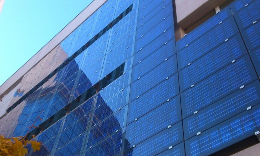 Η αποθήκευση σε μπαταρίες ενισχύει τη βιωσιμότητα των ηλιακών προσόψεων με νότιο προσανατολισμό