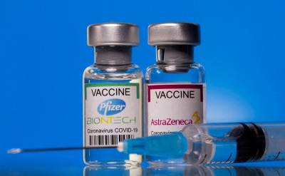 Εμβόλια: 300 προσφυγές κατά Biontech και Astrazeneca