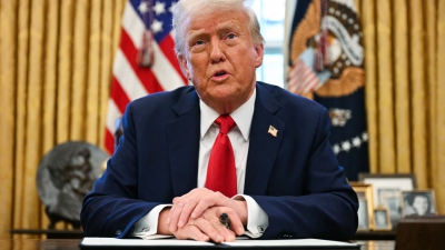Trump: Έκλεισε συμφωνία με Intel και Apple για την παραγωγή αμερικανικών μικροτσίπ