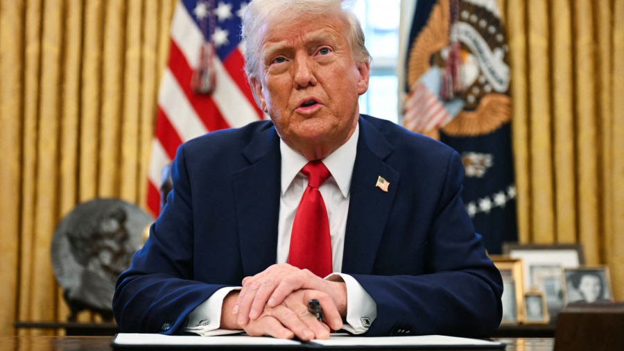 Trump: Έκλεισε συμφωνία με Intel και Apple για την παραγωγή αμερικανικών μικροτσίπ