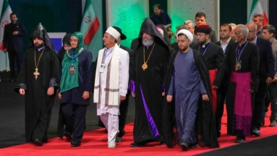Η Τεχεράνη αποχαιρετά τον Ali Khamenei: Ο Masoud Pezeshkian απέτισε φόρο τιμής - Εκατομμύρια πιστοί στο λαϊκό προσκύνημα