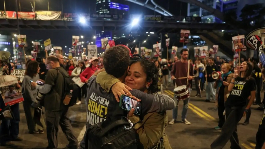 Συμφωνία υπογράφουν σήμερα Ισραήλ – Hamas στην Αίγυπτο – Πανηγυρίζουν στο Τελ Αβίβ οι πολίτες