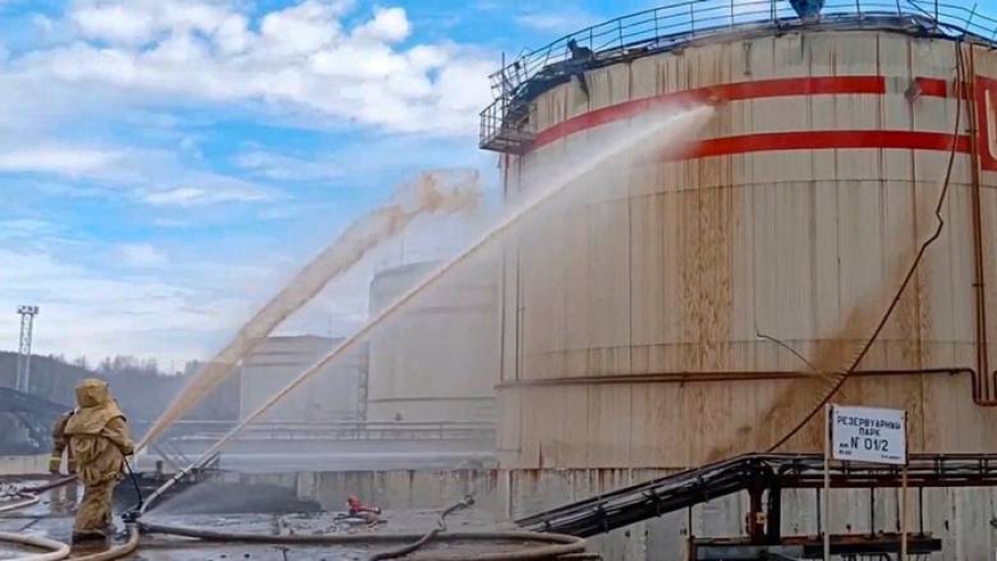 Ρωσία: Χαμηλότερη παραγωγή πετρελαίου λόγω «μη προγραμματισμένης συντήρησης» στα διυλιστήρια (Reuters)