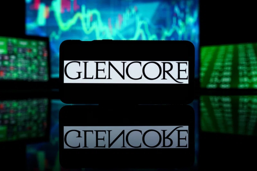 Μεγαλώνει η δυσαρέσκεια των μετόχων της Glencore καθώς η στρατηγική της δεν αποδίδει (Bloomberg)