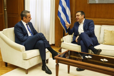 O Κυριάκος προειδοποιεί για τον λαϊκισμό αλλά ο Τσίπρας περιβάλλεται με άλλον μανδύα