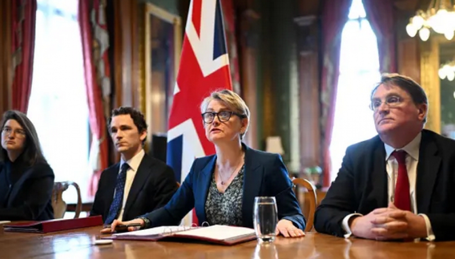 Βρετανία: 40 χώρες συζητούν το άνοιγμα του Στενού του Ορμούζ μετά τον αποκλεισμό του Ιράν