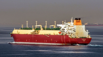 Δεξαμενόπλοιο LNG του Κατάρ αναμένει επιχείρηση διάσωσης ανοικτά του Ομάν μετά από πλήγμα με βλήμα