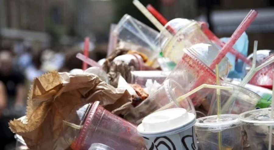 Στη Βουλή το νομοσχέδιο για την απόσυρση των Πλαστικών Μιας Χρήσης