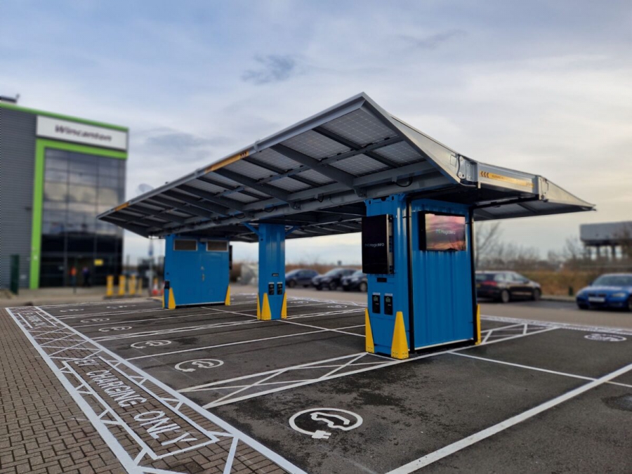 Φορτιστής ηλεκτρικών οχημάτων με ηλιακό στέγαστρο