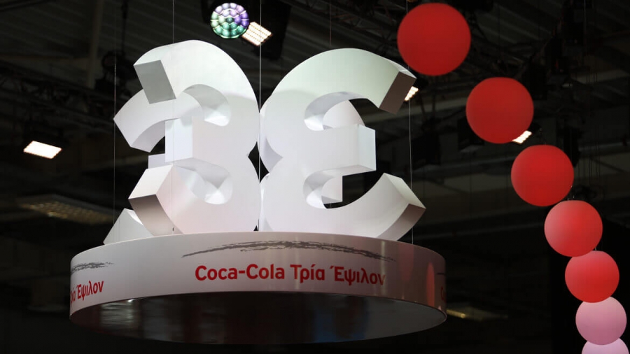 Η Coca-Cola δωρίζει επιπλέον 800 χιλιάδες ευρώ για την ταχεία αποκατάσταση της περιοχής Βαρυμπόμπης – Τατοΐου