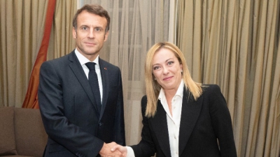 Άτυπη συνάντηση μεταξύ Meloni και Macron - Τι συζήτησαν