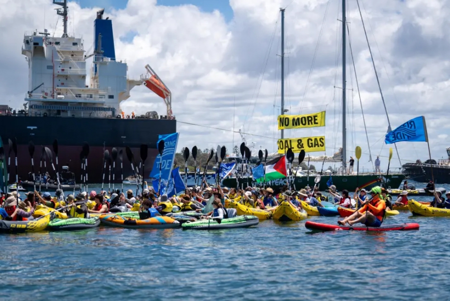 Οι εργασίες στο λιμάνι άνθρακα της Αυστραλίας προκάλεσαν διαμαρτυρίες για το κλίμα (Reuters)