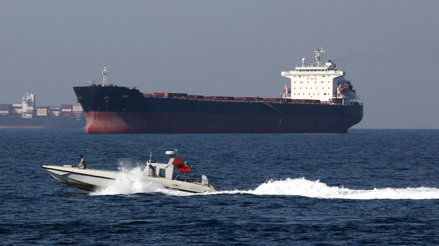 Ιράν: Εφαρμόζει ένα «de facto καθεστώς «διοδίων»» στο Στενό του Ορμούζ