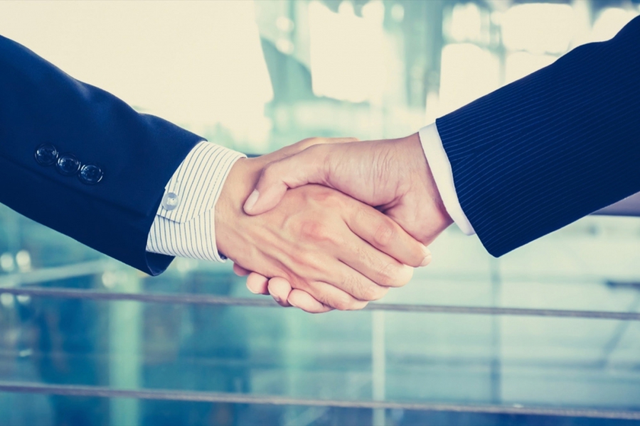 Τα ευρωπαϊκά deals δείχνουν upside για την ΤΕΡΝΑ Ενεργειακή