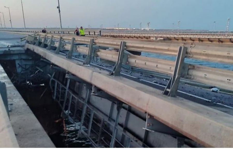 Κλειστή η γέφυρα της Κριμαίας από επίθεση ουκρανικών drones, με δύο νεκρούς