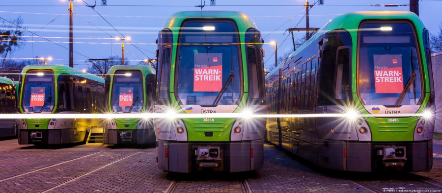 DW: Η Γερμανία στον δρόμο που χαράζει η Γαλλία;