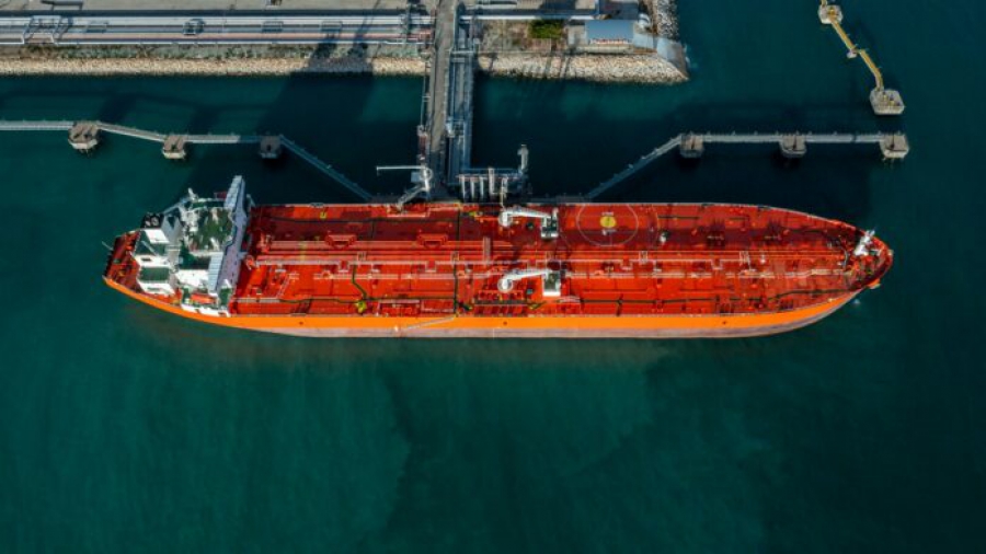 Σε επιφυλακή οι ναυτιλιακές – Εκρήξεις σε τάνκερ λίγο μετά την επίσκεψή τους σε ρωσικά λιμάνια (FT)