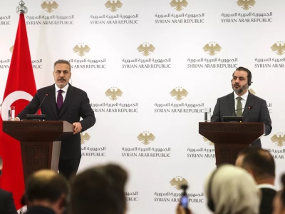 Διέκοψαν τη συνέντευξη Τύπου του Fidan με τον Σύρο ομόλογό του