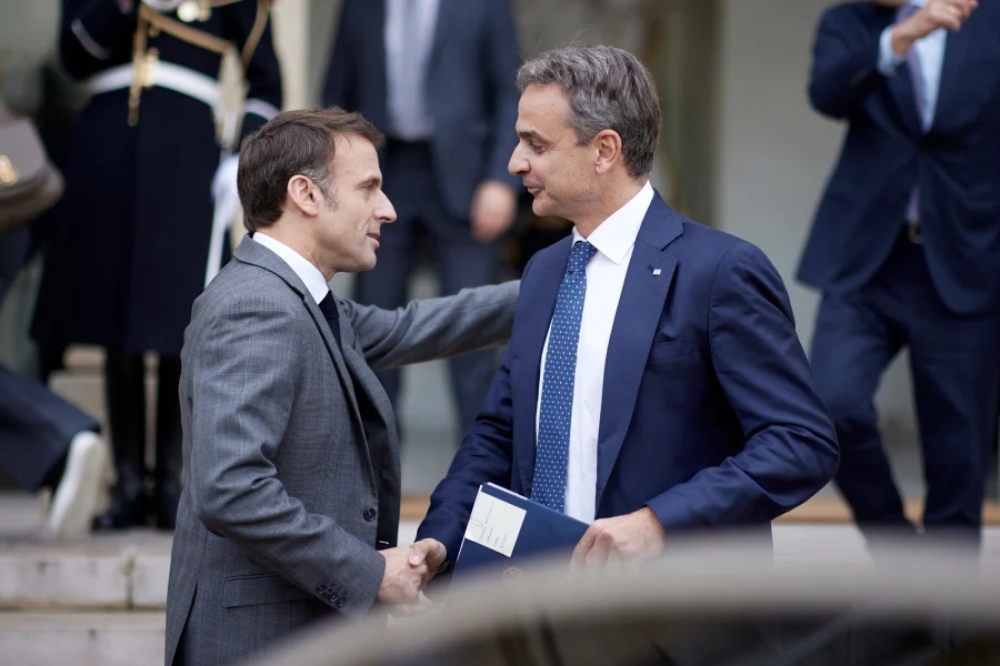 Συνάντηση Μητσοτάκη – Macron στο Παρίσι: Επί τάπητος οι ελληνογαλλικές σχέσεις και η κατάσταση στην Μ. Ανατολή