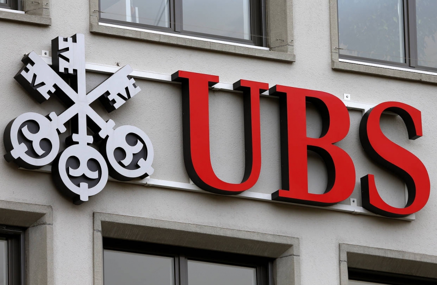 UBS: Σε χαμηλό πενταετίας οδεύουν τα παγκόσμια αποθέματα πετρελαίου