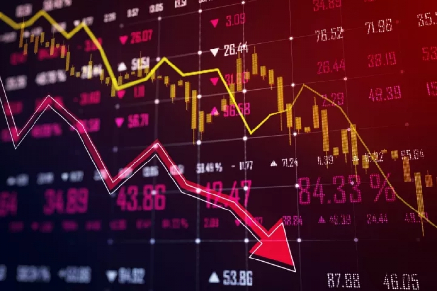 Βαθαίνει η πτώση, νέο -3,4% για το Χρηματιστήριο - Οι τράπεζες πληρώνουν την μείωση της ανάπτυξης - Στο +3% στα 80 δολ το brent