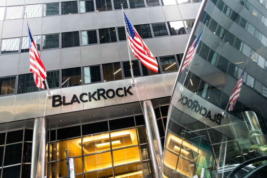 Η BlackRock εξετάζει την πώληση μεριδίου της σε αγωγούς φυσικού αερίου της Saudi Aramco (Bloomberg)
