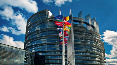 Koμισιόν: Ενέκρινε το ελληνικό πρόγραμμα 405 εκατ. για μείωση των τελών ρεύματος για τις ενεργοβόρες