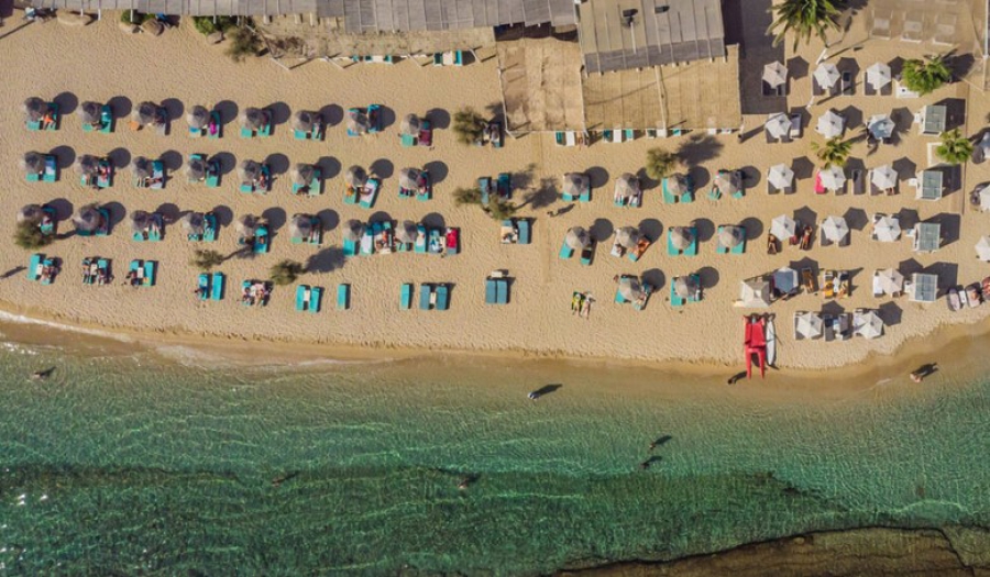 Τα πρόστιμα, οι όροι και οι απάτητες παραλίες - Τι προβλέπει το σχετικό νομοσχέδιο