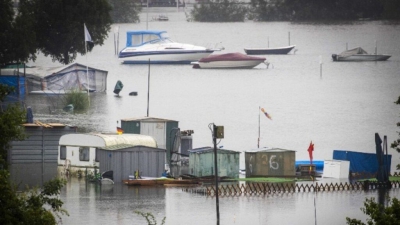 Ολλανδία: Έσπασαν ανάχωμα οι πλημμύρες - Εκκενώνουν τμήμα της πόλης Φένλο