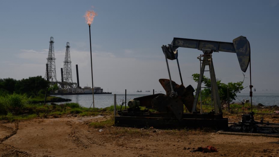 Πετρέλαιο: Πτώση πάνω από 1% - Στα 82 δολ. το brent, στα 77 δολ. το αργό