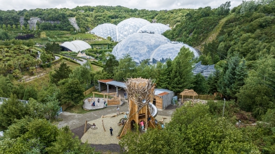 Το Eden Project μετέτρεψε εγκαταλελειμμένο ορυχείο σε εντυπωσιακό βιοκλιματικό θόλο