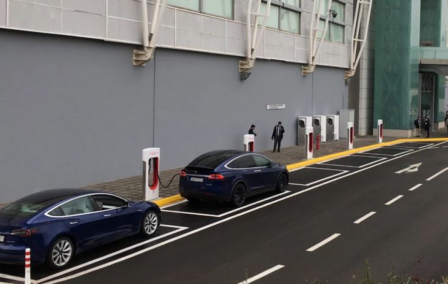 Tesla: Ξεπέρασε τους 6.000 Superchargers στην Ευρώπη - Η «συνδρομή» της Αθήνας